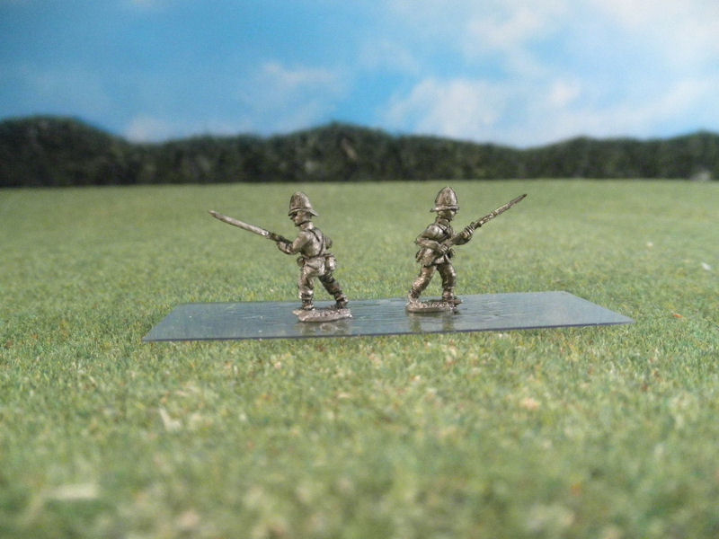 15mm British Colonials: LBN100 British Infantry, Advancing at Ready